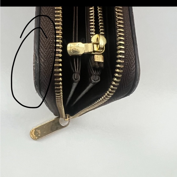 LOUIS VUITTON Damier Brown Zippy Wallet w/ Dust Bag | Gold Hardware | Large Size - Picture 12 of 12